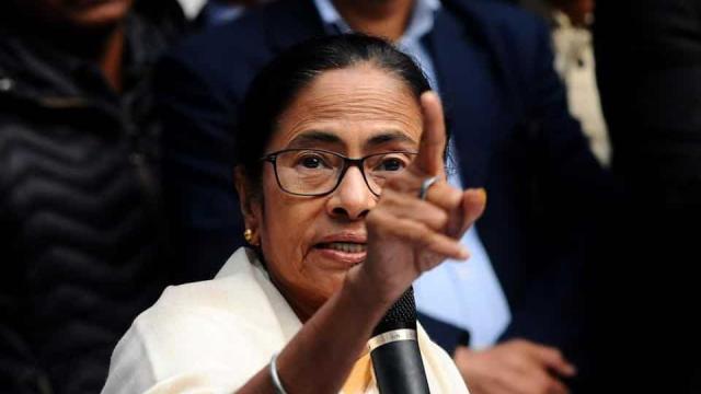 हैदराबाद की एक पार्टी भाजपा से पैसा लेती है: ममता बनर्जी