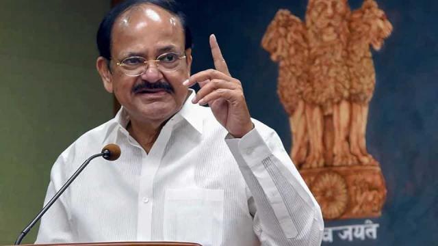 ओवैसी पर बोले उपराष्ट्रपति: विरोध जताने के लिए संसद में कागज फाड़ना ‘राष्ट्रीय क्षति’ है