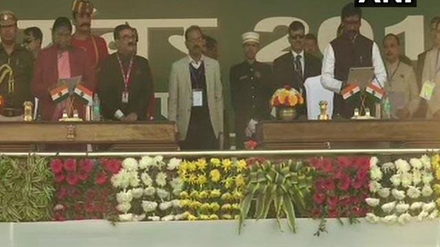 हेमंत सोरेन ने ली शपथग्रहण, दिखी विपक्ष की ताकत