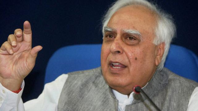 सब कुछ ठीक तो 36 प्रचारकों को क्यों भेजा जा रहा कश्मीर: कपिल सिब्बल