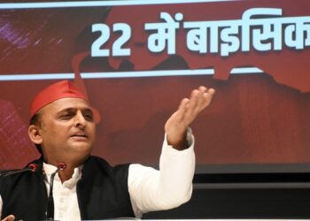 किसानों के साथ है सपा, बीजेपी वाले फैलाते हैं नफरत : अखिलेश यादव