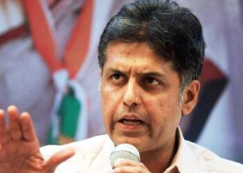 भारतीय बलि का बकरा नहीं, जिन पर आप वैक्सीन का फेज-3 ट्रायल करें : मनीष तिवारी