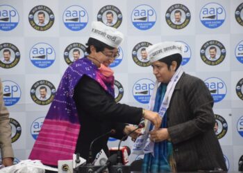 कांग्रेस से दो बार निगम पार्षद रहीं इंदु वर्मा सैकड़ों समर्थकों के साथ आप में शामिल