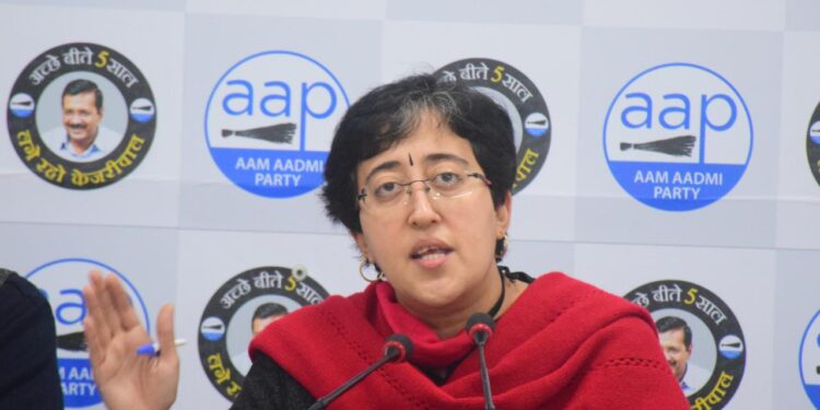 कंगाल हो चुकी एमसीडी कर्मचारियों को वेतन देने की स्थिति में नहीं है : आतिशी