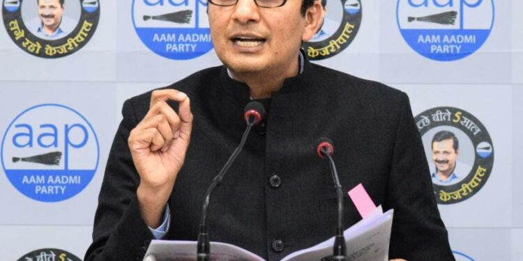 एमसीडी ने सड़क किनारे रेस्टोरेंट-फूड कोर्ट खोलने के लिए स्थायी लाइसेंस देने की योजना पास की है, यह पुराने वेंडरों खिलाफ है : सौरभ भारद्वाज