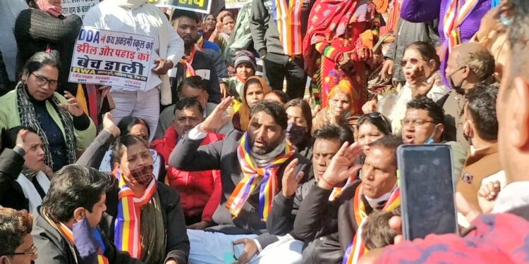 फेथ अकेडमी के अवैध कब्जे से जमीन को मुक्त नहीं कराया गया है, आप विरोध प्रदर्शन करेगी : विशेष रवि