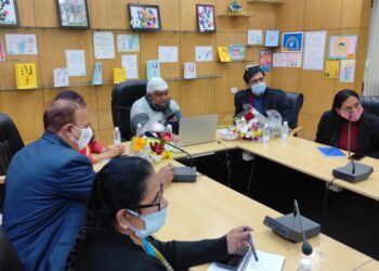 एमसीडी कर्मचारियों से काम करा रही है, वेतन देने के नाम पर रोना रो रही है : आप