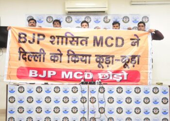 दुर्गेश पाठक ने उप चुनाव के लिए किया पोस्टर लॉन्च, बीजेपी एमसीडी छोड़ो का नारा दिया