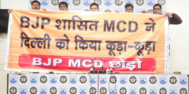 दुर्गेश पाठक ने उप चुनाव के लिए किया पोस्टर लॉन्च, बीजेपी एमसीडी छोड़ो का नारा दिया