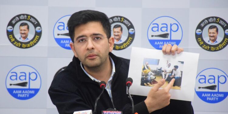 दीप सिंधु की अपनी कोई औकात नहीं है, वह भाजपा और कैप्टन अमरिंदर के सह पर काम कर रहा है : राघव चड्ढा