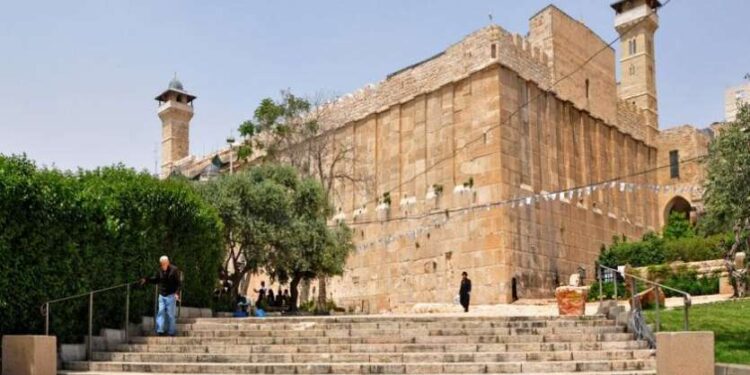 इजरायल में 10 दिनों के लिए प्राचीन इब्राहिमी मस्‍जिद बंद