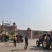 किसानों को नहीं रोक पा रही पुलिस, लालकिले के अंदर घुसे प्रदर्शनकारी किसानों के ट्रैक्टर