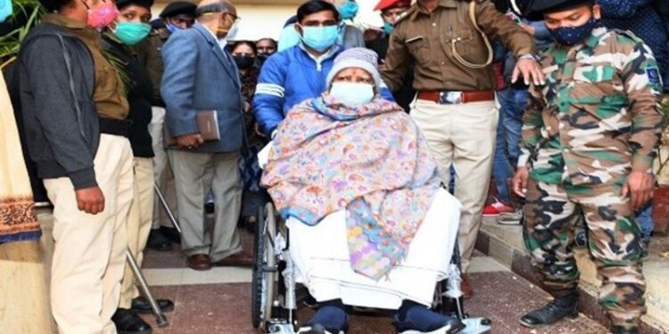 लालू यादव को एयर एंबुलेंस से भेजा गया दिल्ली, AIIMS में होंगे भर्ती