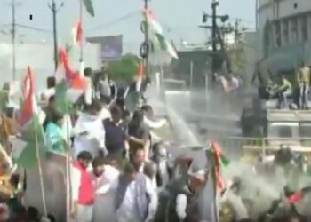 MP : किसान आंदोलन के समर्थन में कांग्रेस ने राजभवन तक निकाला मार्च