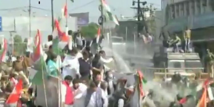 MP : किसान आंदोलन के समर्थन में कांग्रेस ने राजभवन तक निकाला मार्च