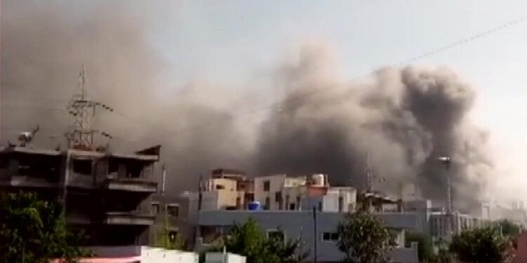 पुणे के सीरम इंस्टीट्यूट में लगी आग, यहीं बन रही है कोविड-19 वैक्सीन