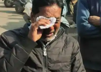 पंजाब में कांग्रेस ने टिकट नहीं दिया तो फूट-फूट कर रोया शख्स