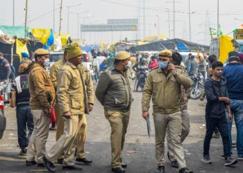 गाजीपुर में प्रदर्शन स्थल पर हलचल तेज,  किसानों को धरनास्थल खाली करने का अल्टीमेटम