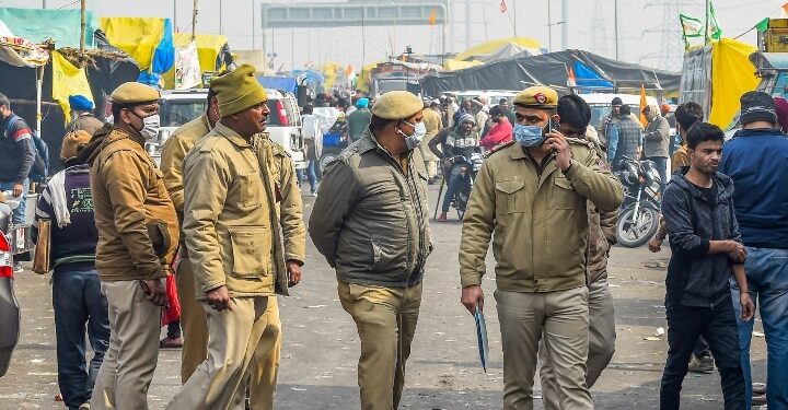 गाजीपुर में प्रदर्शन स्थल पर हलचल तेज,  किसानों को धरनास्थल खाली करने का अल्टीमेटम
