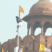 किसान आंदोलन : लाल किले में घुसे किसान, प्राचीर पर झंडा फहराने की कोशिश की