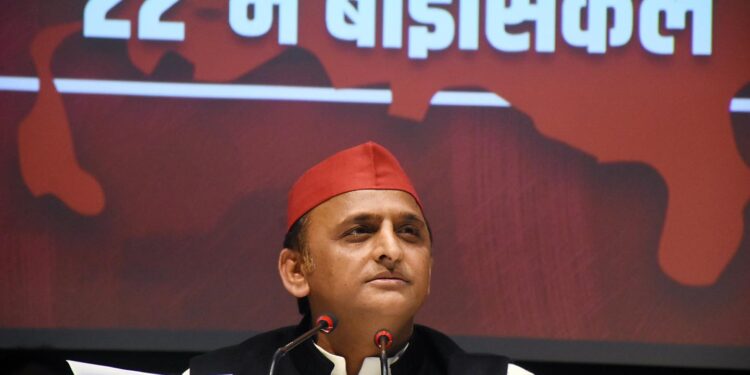 सपा लोहिया-अम्बेडकर के सिद्धांतों पर चलती है, इस रास्ते पर चलने के लिए लोग जुड़ रहे है : अखिलेश यादव