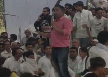 लेख : रक्षित सिंह ने इस्तीफ़ा एक चैनल से नहीं गोदी मीडिया के वातावरण से दिया है : रवीश कुमार