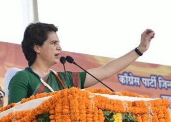 जब नाश मनुज पर छाता है, पहले विवेक मर जाता है : प्रियंका गांधी