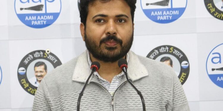 केजरीवाल सरकार ने एमसीडी कर्मचारियों के वेतन के लिए अब तक 1095 करोड़ रुपये दे दिए हैं : दुर्गेश पाठक