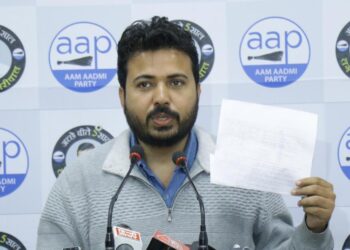एमसीडी का पैसा देश-विदेश घूमने में बर्बाद कर रहे भाजपा के अध्यक्ष, पार्षद, महापौर और अधिकारी : दुर्गेश पाठक