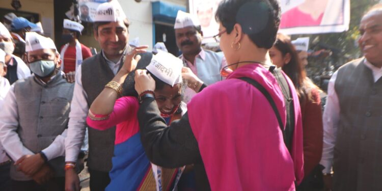 कांग्रेस के 30 नेताओं हुए आम आदमी पार्टी में शामिल