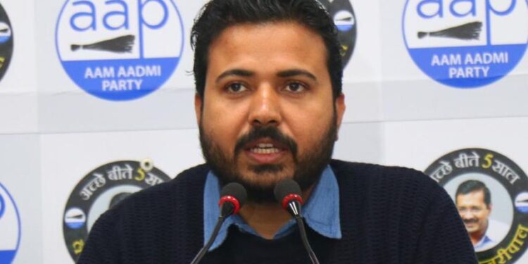 एमसीडी के शौचालय इस्तेमाल करने पर 5 रुपए शुल्क लेने के निर्णय से खुले में शौच करने के मामले बढ़ेंगे : दुर्गेश पाठक