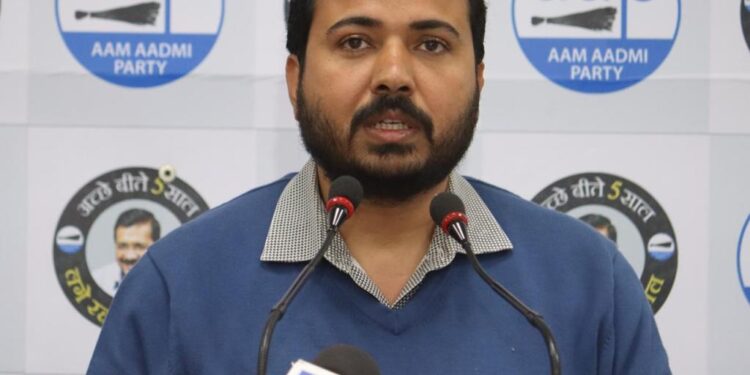 एमसीडी के मेयर जयप्रकाश ने अवैध जमीन पर कब्जा कर घर बनाया : दुर्गेश पाठक