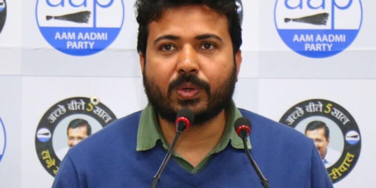 सीएम केजरीवाल ने पिछले 6 सालों में जो काम किए हैं, उन कामों का सभी लोग जनता के बीच प्रसार-प्रचार करेंगे : दुर्गेश पाठक