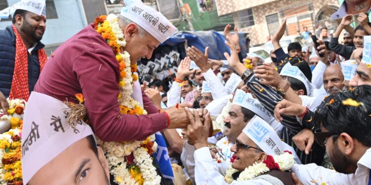 डिप्टी सीएम ने कोंडली और त्रिलोकपुरी में आप प्रत्याशियों के समर्थन में की पदयात्रा