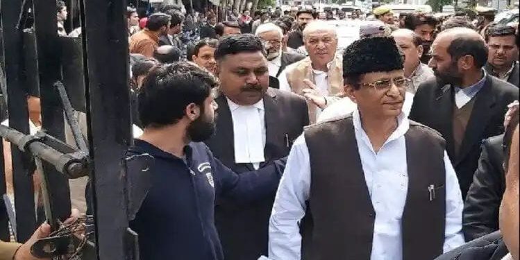 योगी सरकार ने सपा सांसद आजम खां को एक और झटका, लोकतंत्र सेनानी पेंशन पर लगाई रोक
