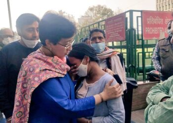 भाजपा की दिल्ली पुलिस के राज में न महिलाएं सुरक्षित हैं न स्कूली बच्चे : आतिशी