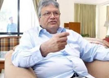 असलम शेर खान ने अपनी ही पार्टी को दिखाया आइना, कहा- ‘गांधी परिवार छोड़े नेतृत्व’