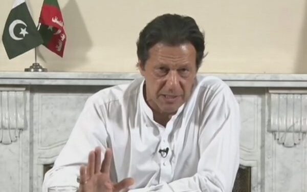 पाक : कश्मीर मुद्दे पर इमरान खान बोले- ‘एक कदम भारत बढ़ाए, दो हम बढ़ाएंगे’