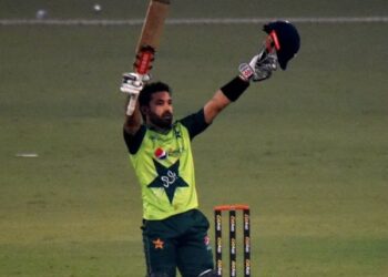 Pak Vs Sa : नहीं थम रहा मोहम्मद रिजवान का बल्ला, T20 में ठोका ताबड़तोड़ शतक