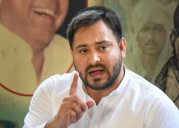 मुझमें हाज़र खामियां हैं माफ कीजिये, पर अपने आईने को भी साफ कीजिये : तेजस्वी यादव