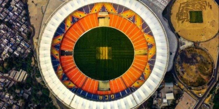 लेख : नरेंद्र मोदी क्रिकेट स्टेडियम किसान आंदोलन की सबसे बड़ी जीत है, बस किसानों की नहीं : रवीश कुमार