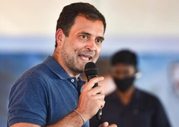 आपकी जेब खाली कर ‘मित्रों’ को देने का महान काम कर रही सरकार : राहुल गांधी
