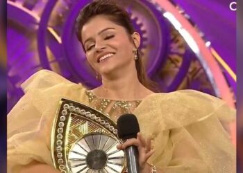 बिग बॉस विजेता :  रुबीना दिलैक ने जीती ट्रॉफी, राहुल वैद्य रहे रनरअप