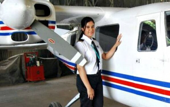 देश की सबसे युवा महिला पायलट बनी आयशा अजीज