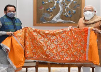 पीएम मोदी ने अजमेर शरीफ दरगाह के लिए मुख्‍तार अब्‍बास नकवी को सौंपी चादर