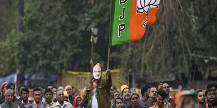 बंगाल चुनाव : नाराज कार्यकर्ताओं को मनाने में जुटी बीजेपी