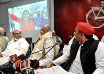 भाजपा राज में देश की अर्थव्यवस्था पूरी तरह चौपट है, नौजवानों के भविष्य को खतरे में डाल दिया गया है : अखिलेश यादव