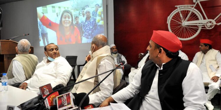 भाजपा राज में देश की अर्थव्यवस्था पूरी तरह चौपट है, नौजवानों के भविष्य को खतरे में डाल दिया गया है : अखिलेश यादव