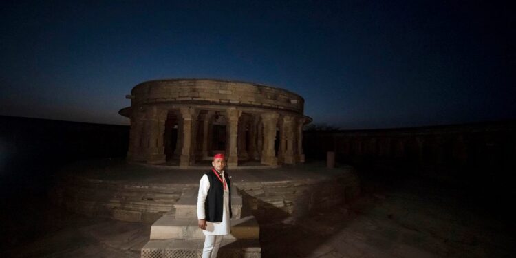 सपा प्रमुख ने मुरैना के चौसठ योगिनी मंदिर जाकर सुखद अनुभव किया