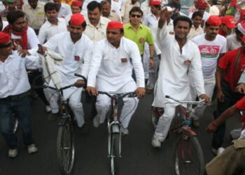 अखिलेश यादव का आजम खान के समर्थन में रामपुर से लखनऊ तक साइकिल यात्रा का ऐलान